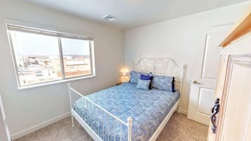 3 bedrooms, iron/ironing board, free WiFi, bed sheets