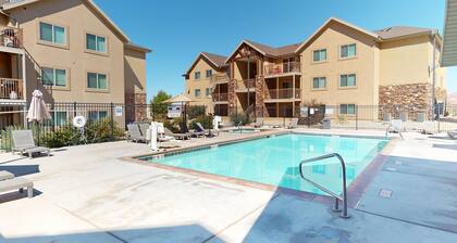 Red Cliff Condos #6i | 3 Bed, 2 Bath