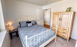 3 bedrooms, iron/ironing board, free WiFi, bed sheets