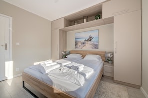 Apartment, 1 Schlafzimmer, Balkon (4 people) | Individuell dekoriert, individuell eingerichtet, Bügeleisen/Bügelbrett