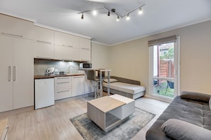 Studiosuite (3 people) | Individuell dekoriert, individuell eingerichtet, Bügeleisen/Bügelbrett