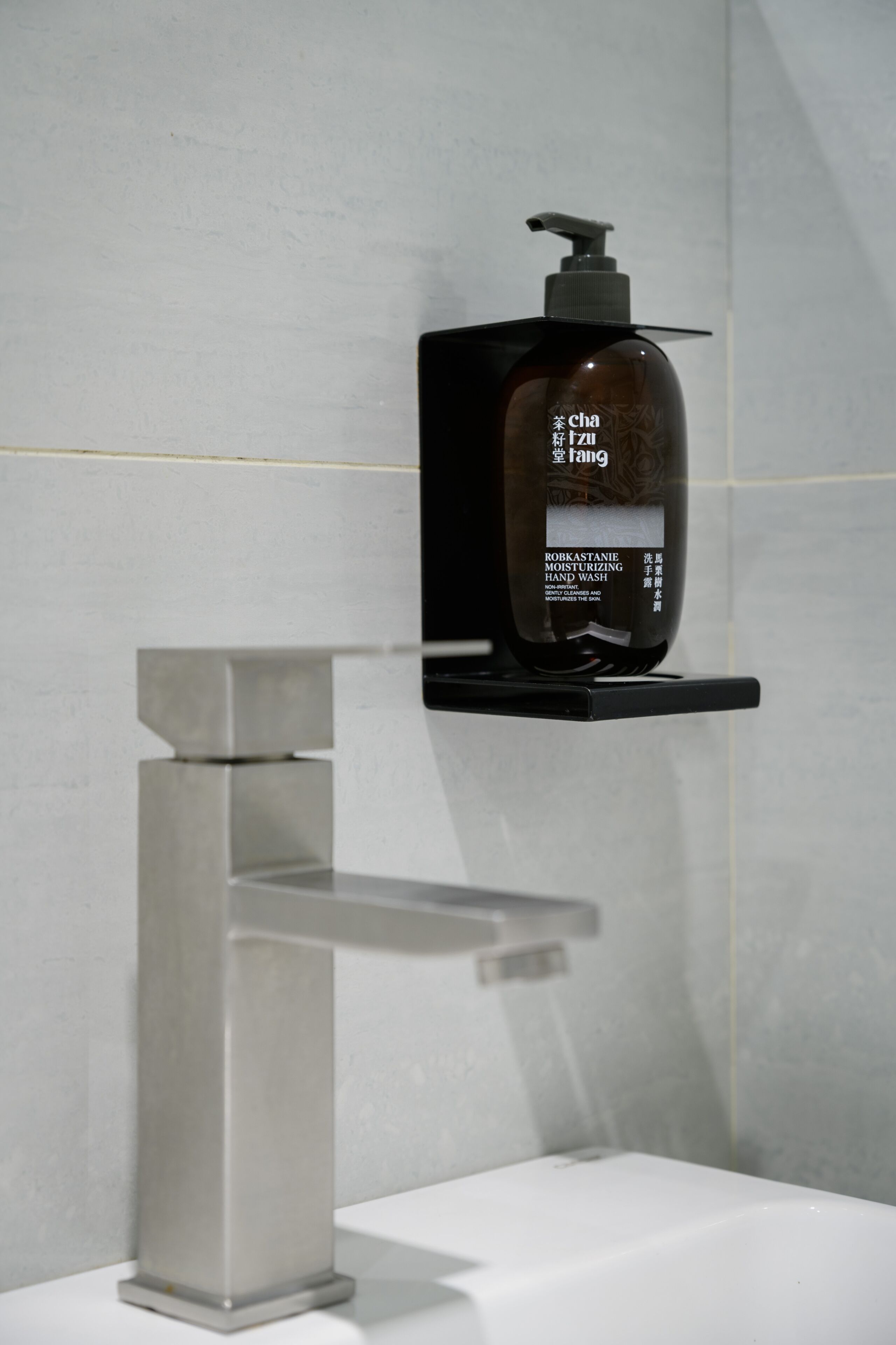 shower, rainfall showerhead, free toiletries, hair dryer