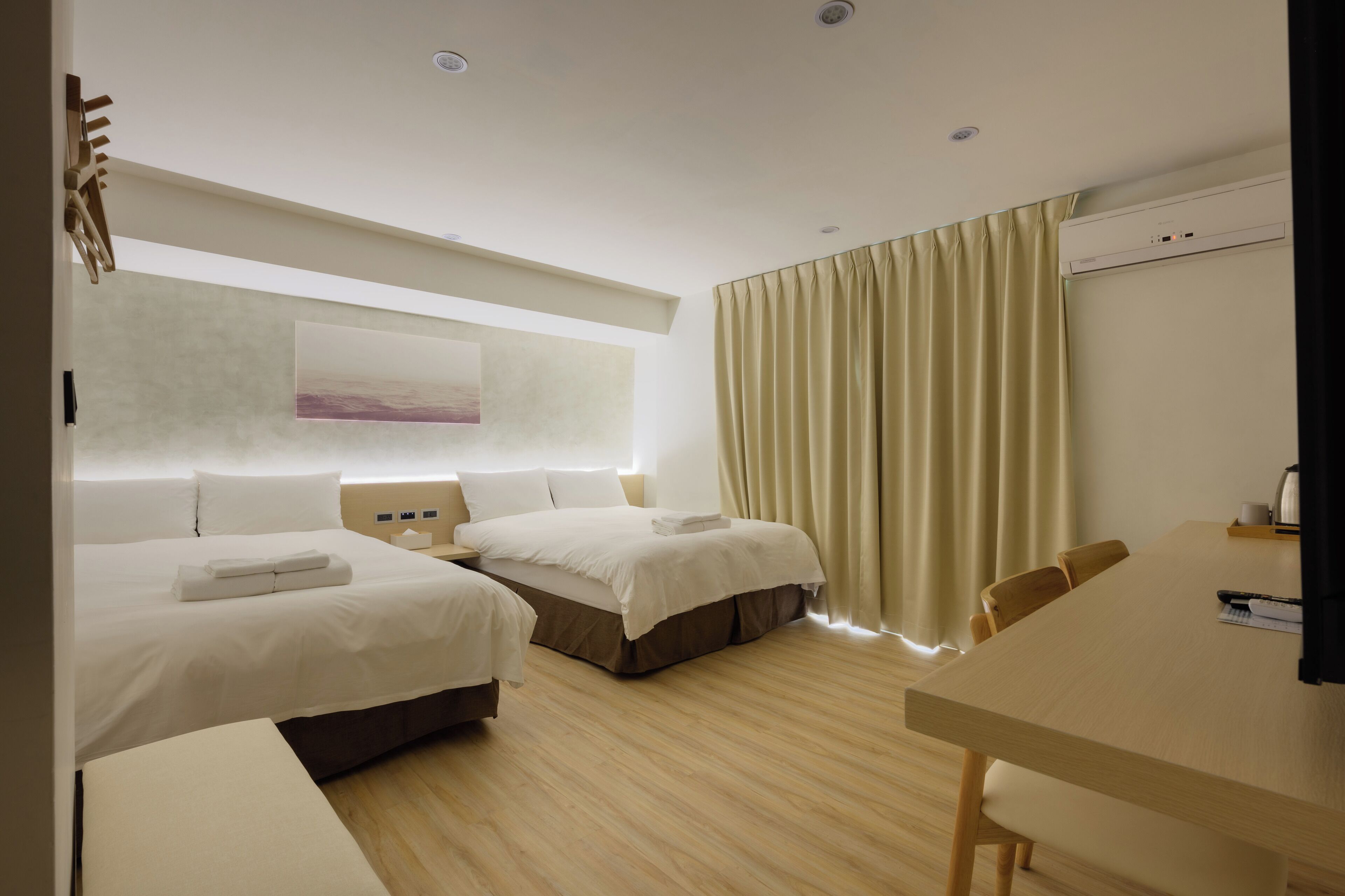 deluxe quadruple room | desk, blackout curtains, soundproofing, free wifi