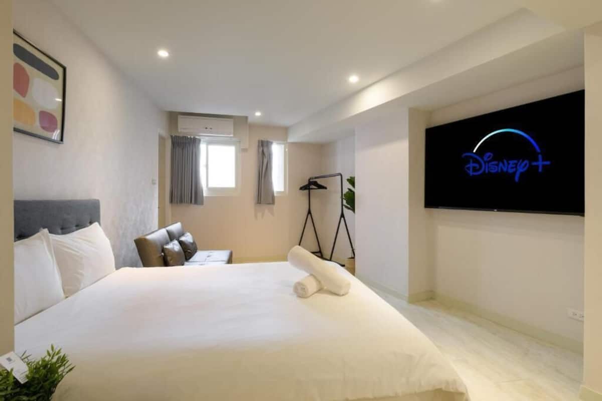 Deluxe Double Room, 1 Double Bed | Desk, blackout drapes, soundproofing, free WiFi