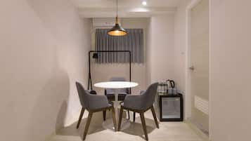Deluxe Quadruple Room, 2 Double Beds | Desk, blackout drapes, soundproofing, free WiFi