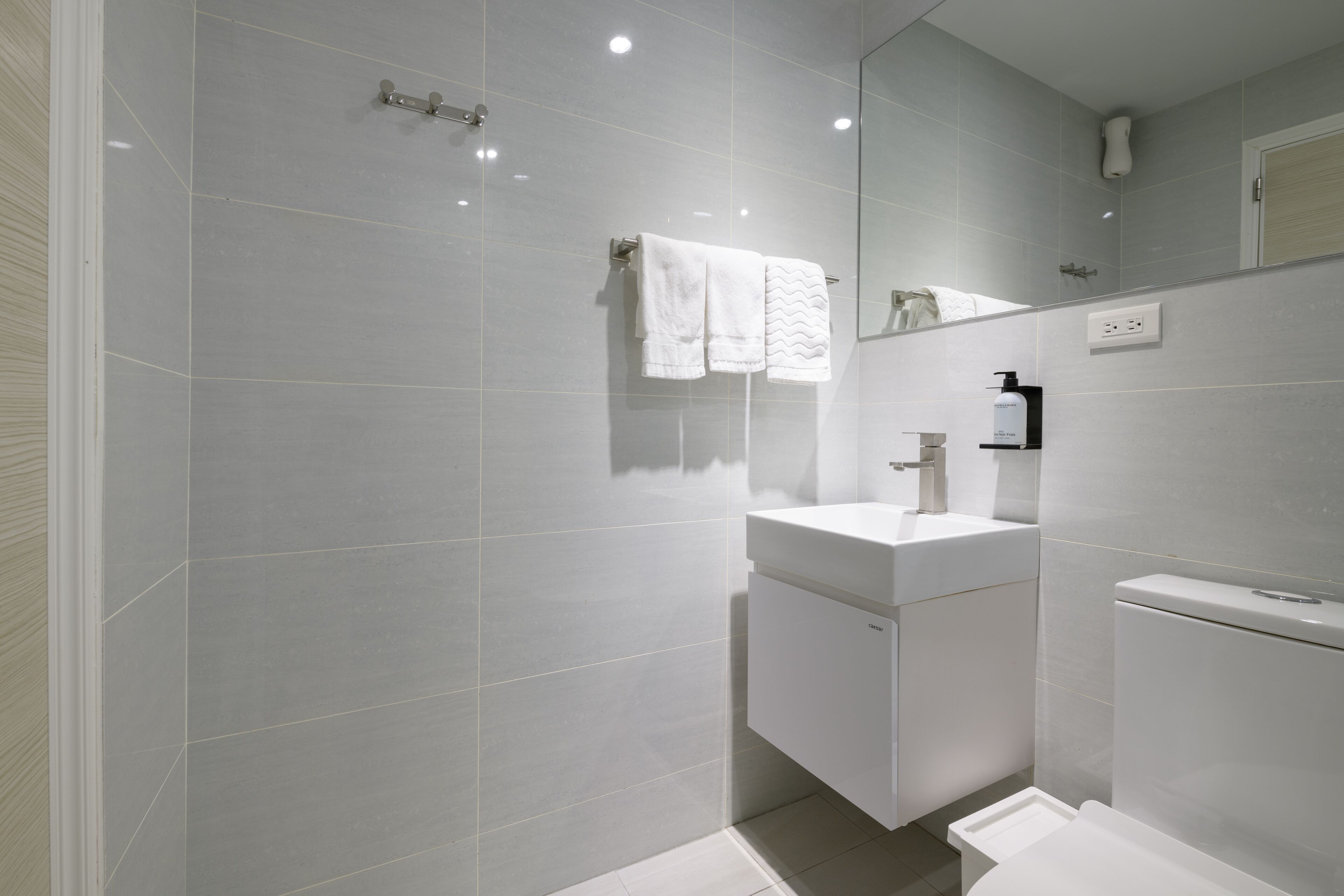 shower, rainfall showerhead, free toiletries, hair dryer