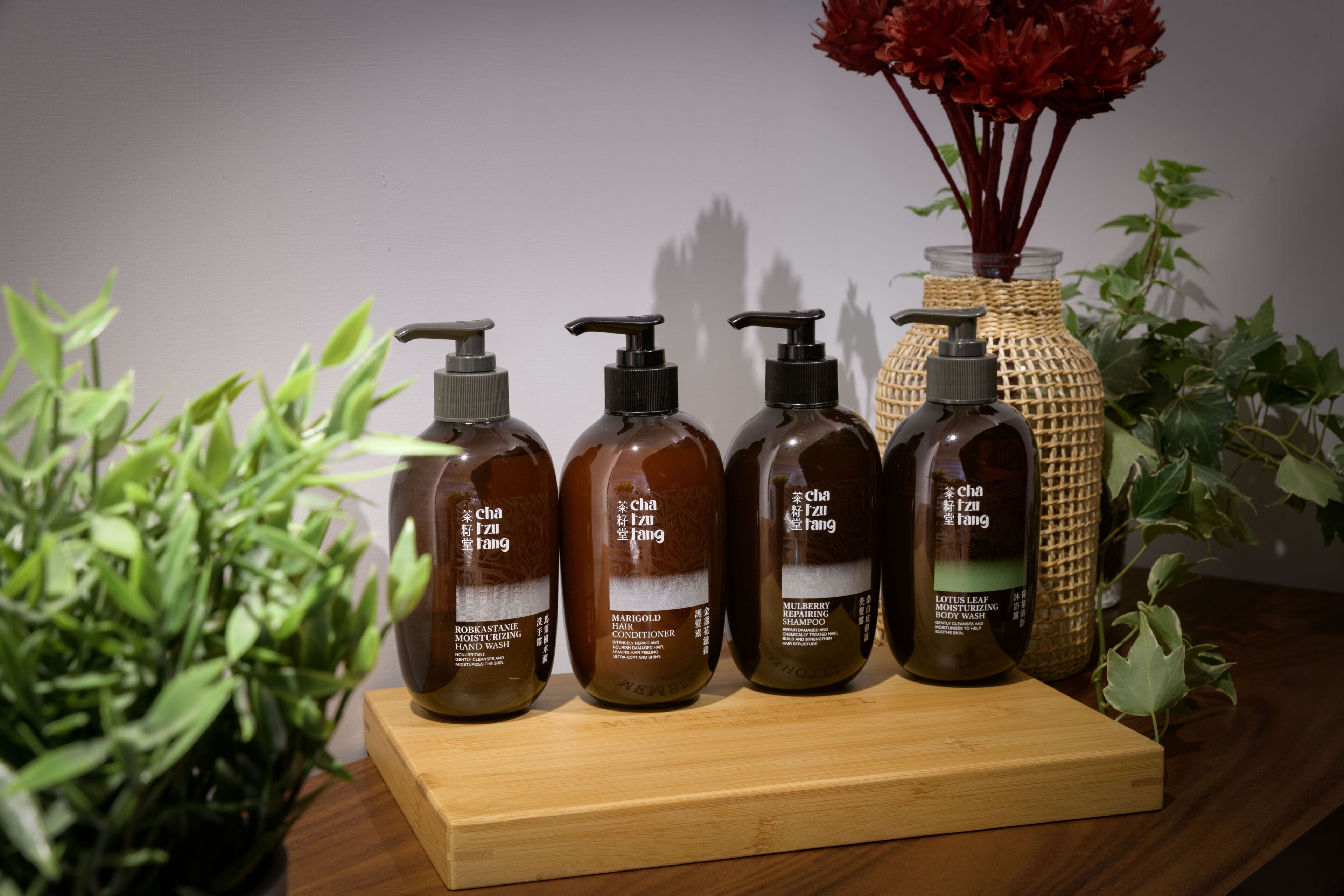 desk, blackout curtains, soundproofing, free wifi