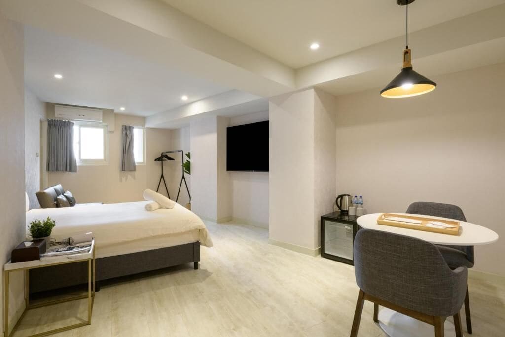 deluxe double room, 1 double bed | desk, blackout curtains, soundproofing, free wifi