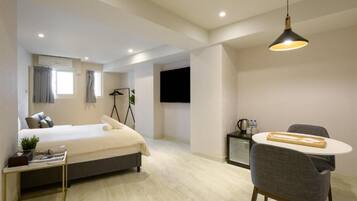 Deluxe Double Room, 1 Queen Bed | Desk, blackout drapes, soundproofing, free WiFi