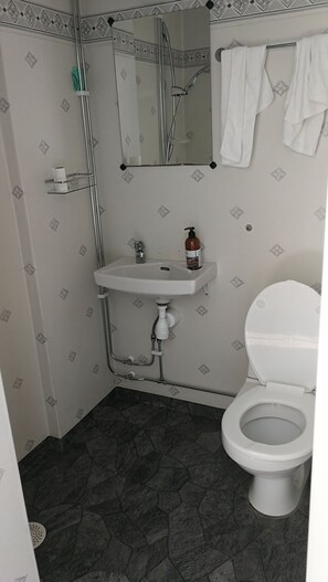 淋浴设施、毛巾、肥皂、洗发水