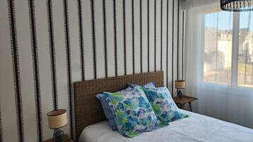 2 bedrooms, iron/ironing board, free WiFi, bed sheets