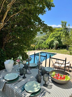 屋外ダイニングエリア