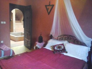 Blackout drapes, iron/ironing board, free WiFi, bed sheets - Riad Dar Ouzoud (Ait Taguella)