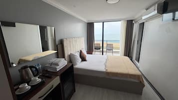 1 bedroom, desk, free WiFi, bed sheets