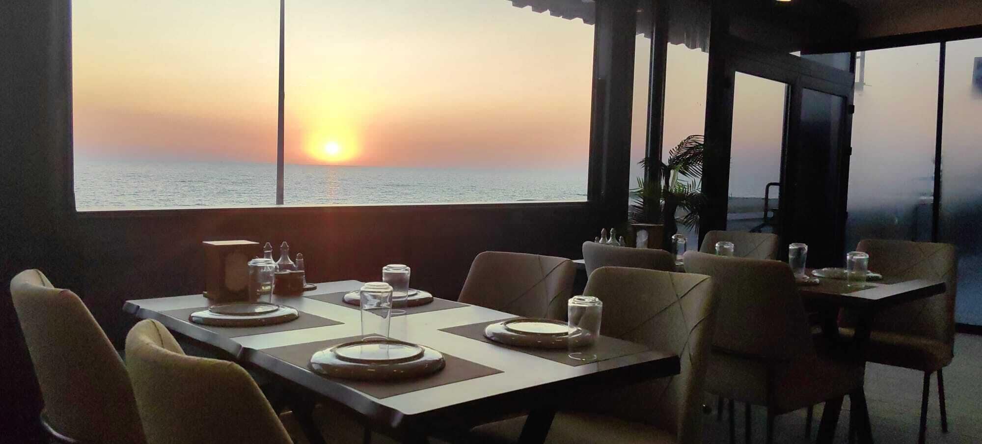 早餐，供應午餐和晚餐