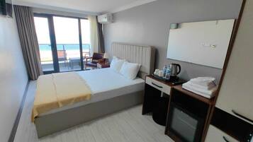 1 bedroom, desk, free WiFi, bed sheets