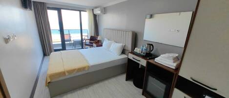 1 bedroom, desk, free WiFi, bed sheets