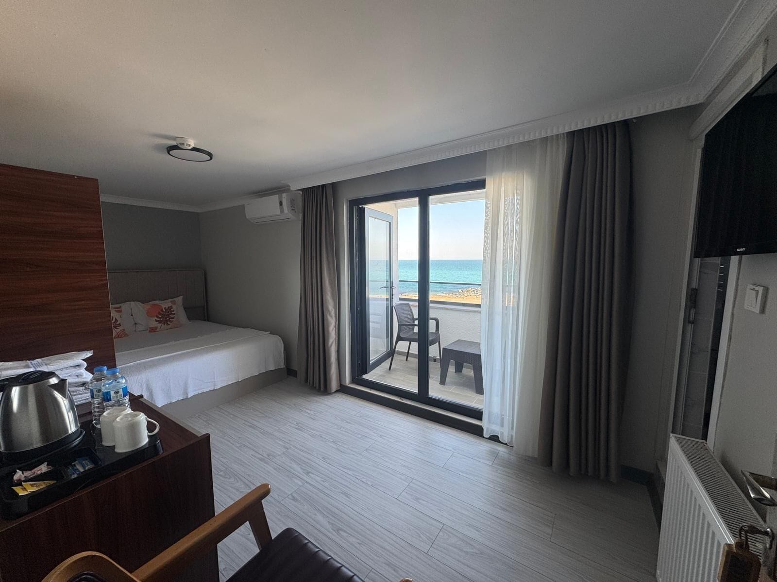 1 dormitorio, escritorio, wifi gratis y ropa de cama