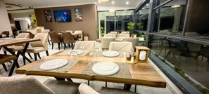 Breakfast, lunch and dinner served - Airport Kumsal Otel (Arnavutköy)