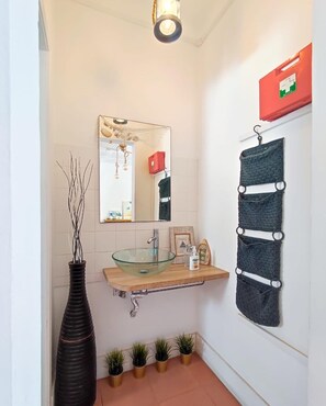 Dusche, Haartrockner, Handtücher, Seife