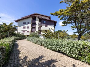 Exterior - Stylish Seaside Apt Near Beach & Market, Newly Renovated, Parking & WIFI Included (Seignosse)