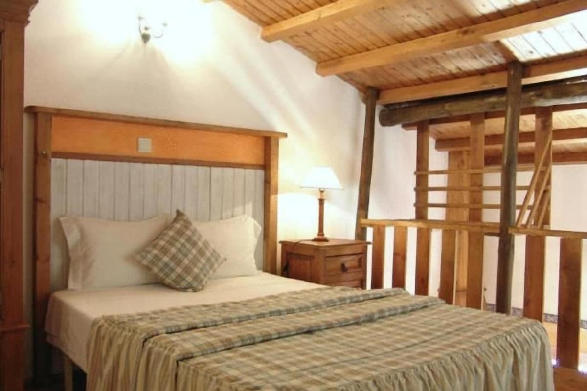 Basic Studio, 1 Double or 2 Twin Beds | Individually decorated, bed sheets