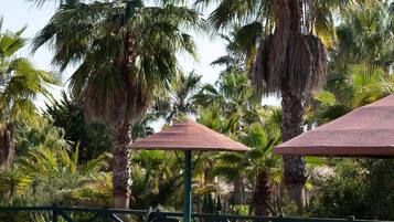 3 outdoor pools, sun loungers