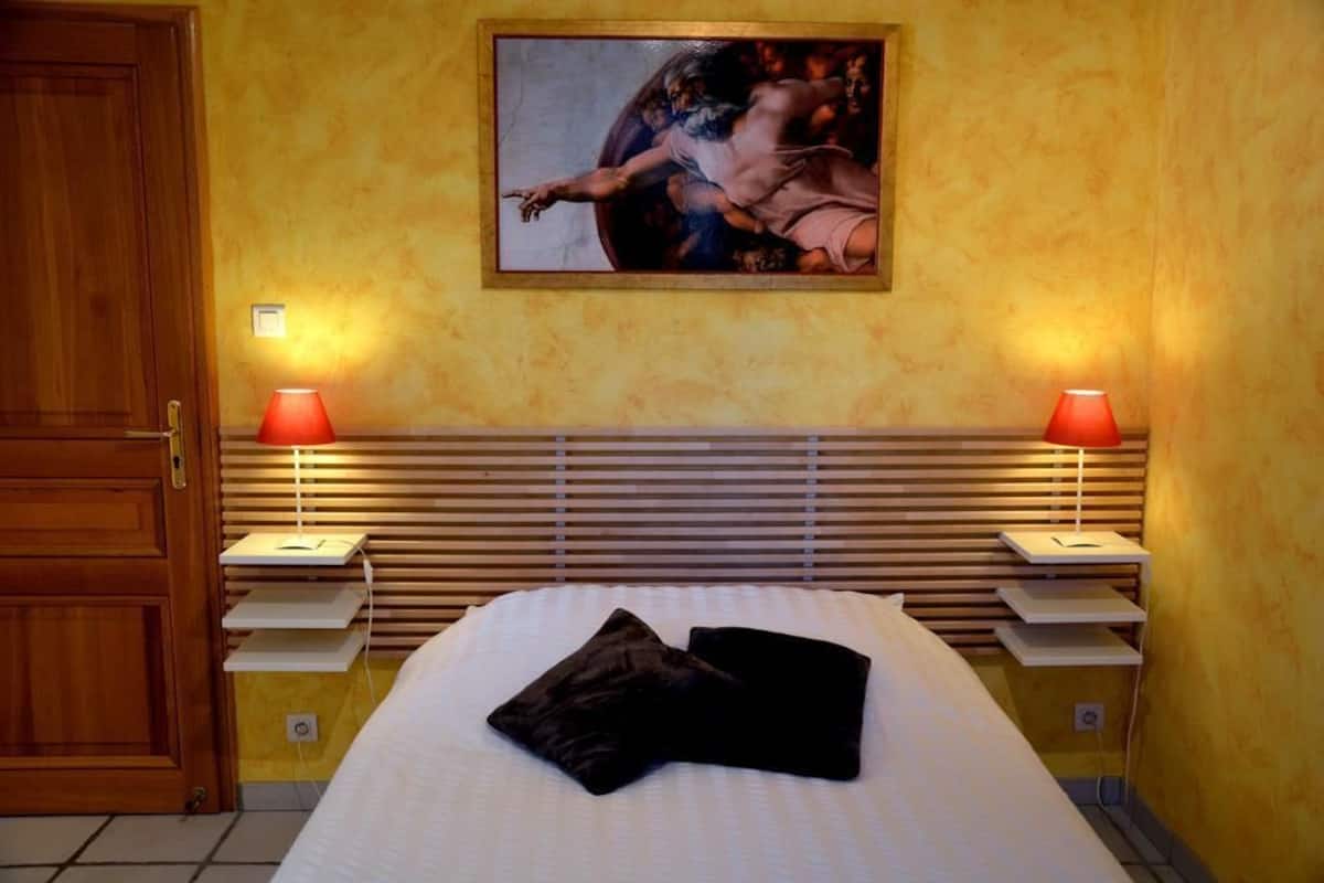 Classic Double Room, Non Smoking (Coquelicot) | Desk, soundproofing, iron/ironing board (on request), WiFi (free)
