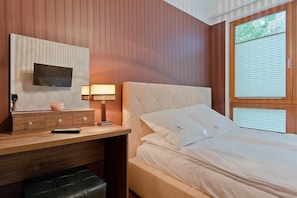 Apartment | 2 bedrooms, iron/ironing board, free WiFi, bed sheets