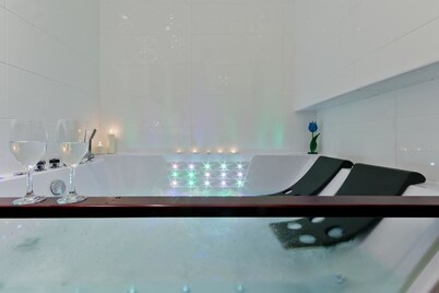 Imperial Apartments Aquarius III