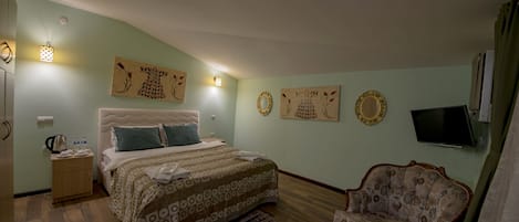 Deluxe Room | 1 bedroom, hypo-allergenic bedding, individually decorated