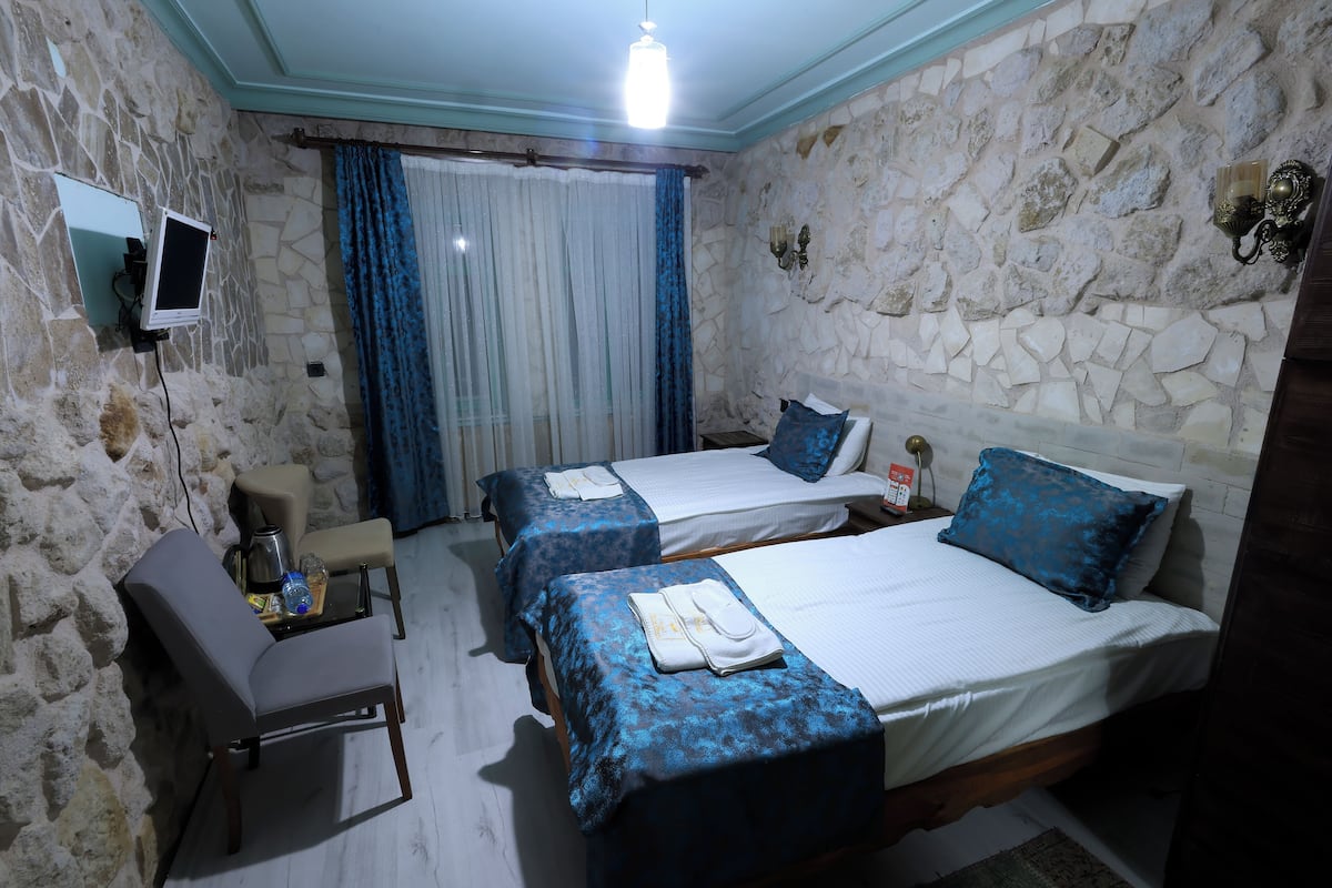 Economy Twin Room | 1 bedroom, hypo-allergenic bedding, individually decorated