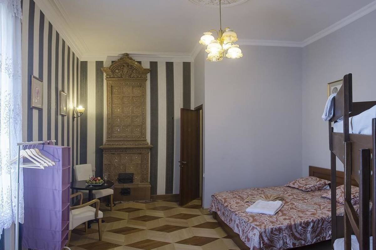 Habitación cuádruple superior, baño privado | Insonorización, tabla de planchar con plancha y wifi gratis
