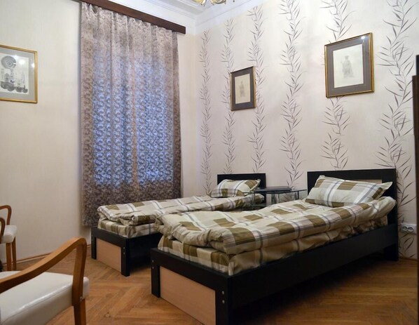 Quadruple Room | Soundproofing, iron/ironing board, free WiFi, bed sheets - Griboedov Hostel & Suites (Tbilisi)