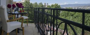Shared Dormitory, Mixed Dorm (8 guests) | Balcony - Griboedov Hostel & Suites (Tbilisi)