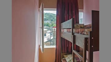 Economy Twin Room | Soundproofing, iron/ironing board, free WiFi, bed sheets