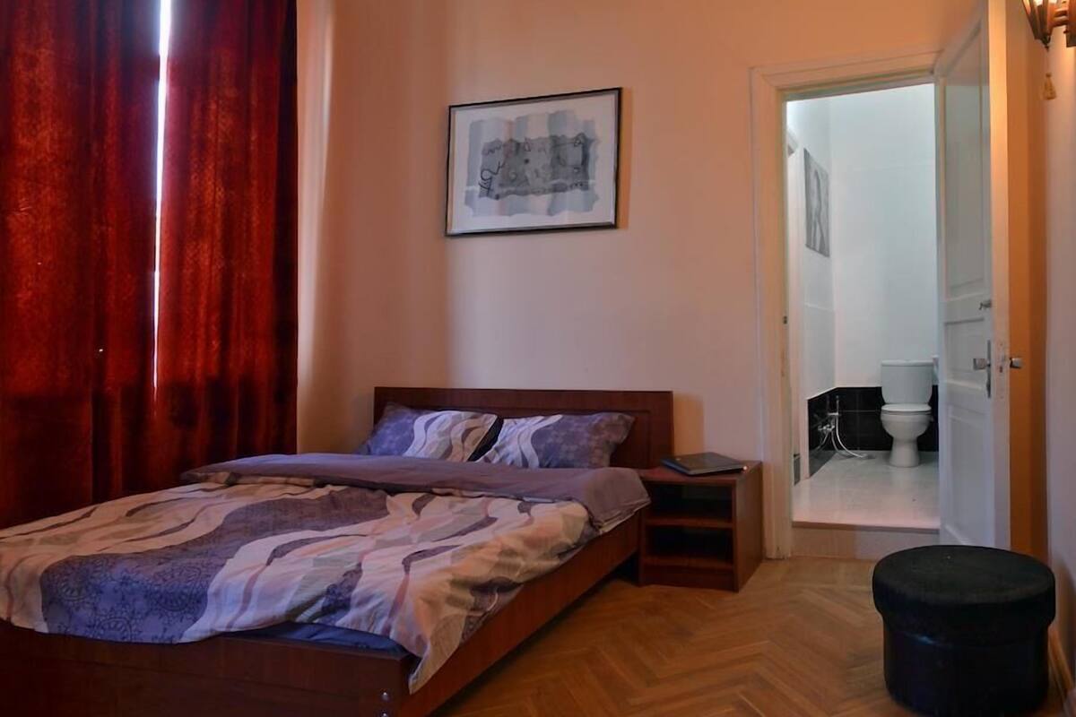 Habitación cuádruple, baño privado | Insonorización, tabla de planchar con plancha y wifi gratis