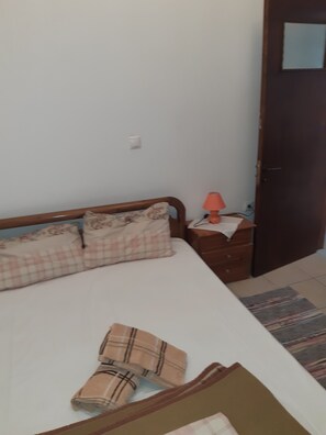 2 bedrooms, WiFi, bed sheets