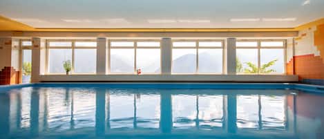 Inomhuspool och uppvärmd pool