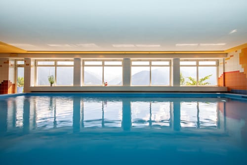 Urlaub - inmitten von Natur - Landschaft-  wandern - Rückzugsort in den Bergen