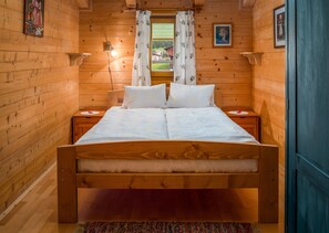 1 bedroom, in-room safe, WiFi, bed sheets