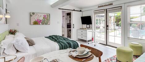1 habitación, tabla de planchar con plancha, internet y ropa de cama