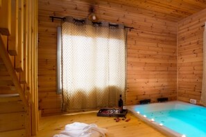 Cabaña, varias camas (With Gallery) | Bañera de hidromasaje privada