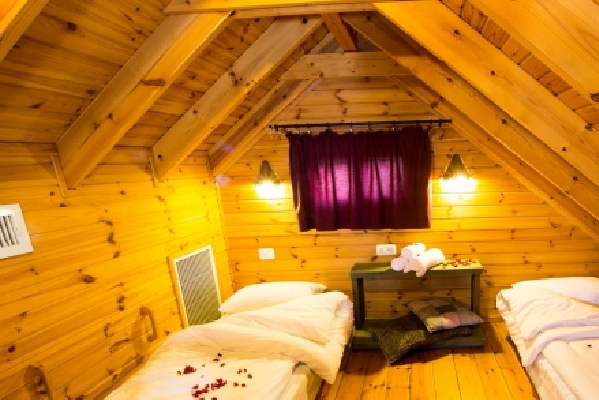 Cabin, Multiple Beds (With Gallery) | Desk, soundproofing, free cribs/infant beds, free rollaway beds