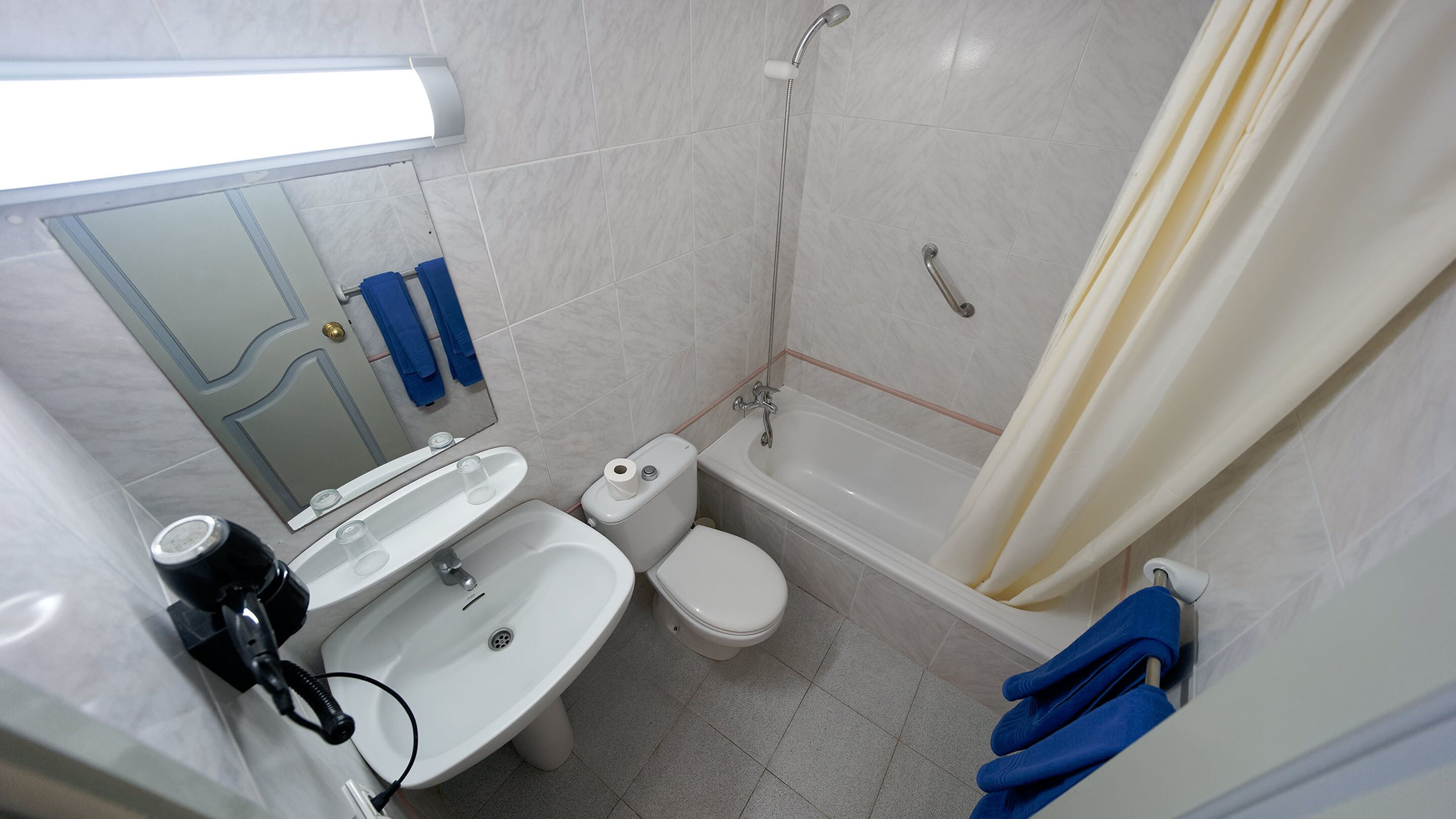 A bathroom with a sink, toilet, and bathtub.