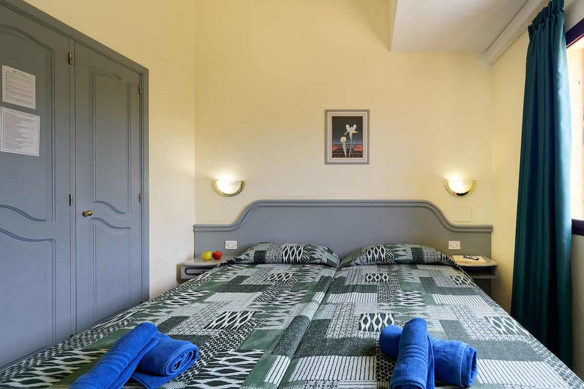 Blackout curtains, free WiFi, bed sheets