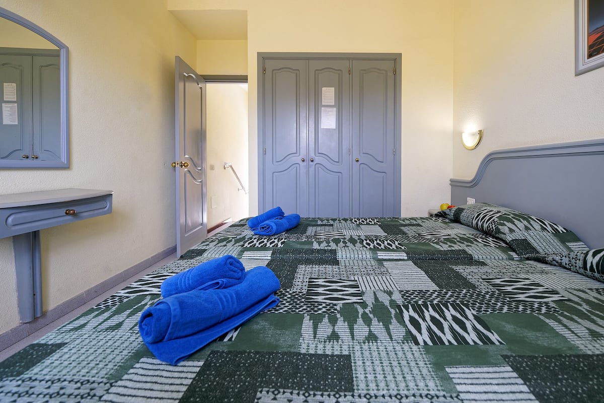 Blackout curtains, free WiFi, bed sheets