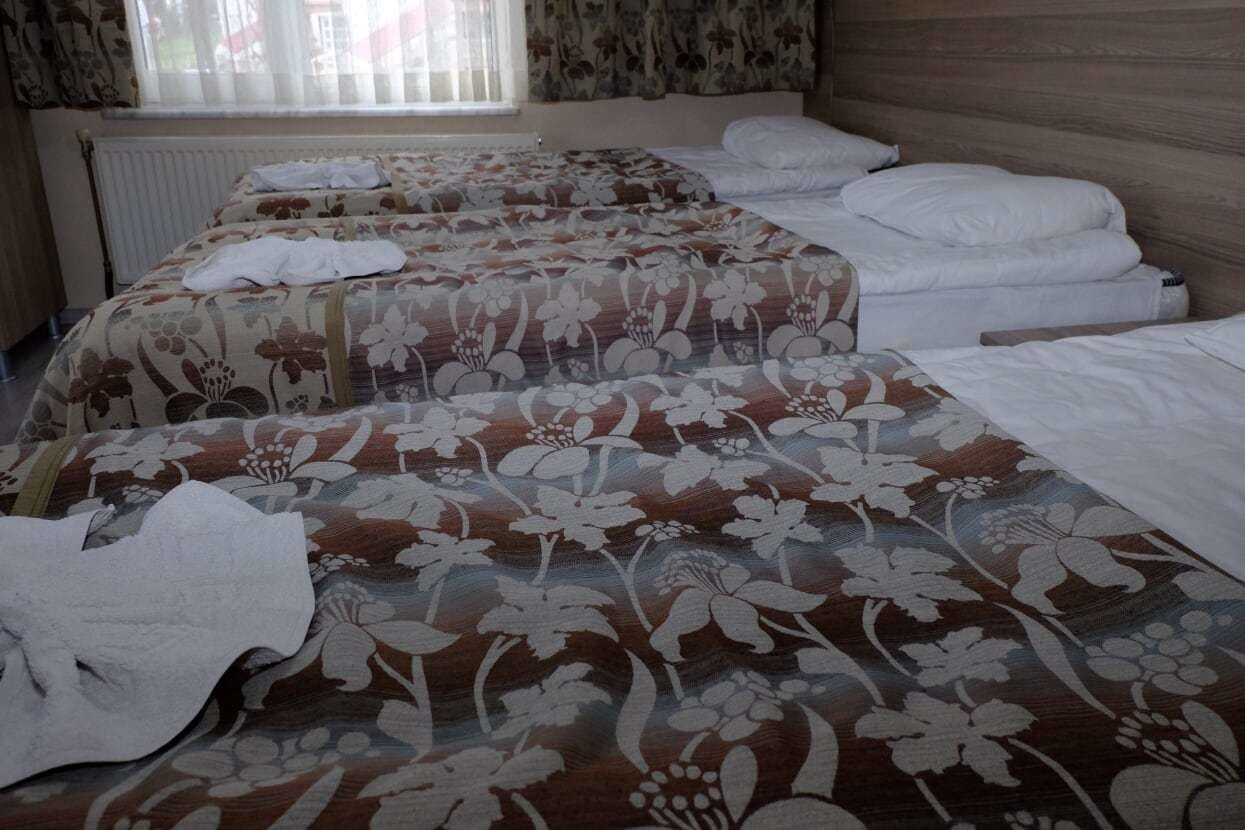 standard triple room | 1 bedroom, minibar, desk, iron/ironing board