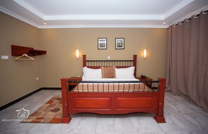 Individually furnished, desk, blackout curtains, free WiFi - Regency Hotel & Resort - Singida (Singida)