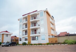Fachada de la propiedad